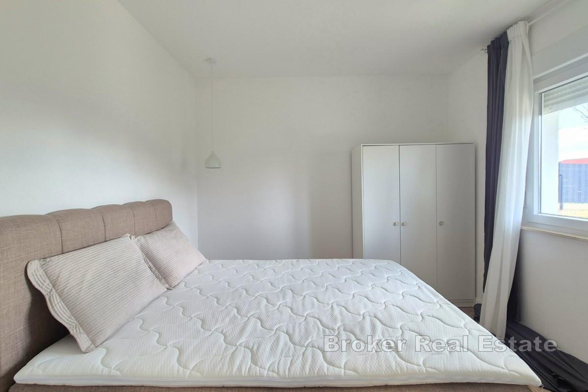 Toromsleilighet med hage