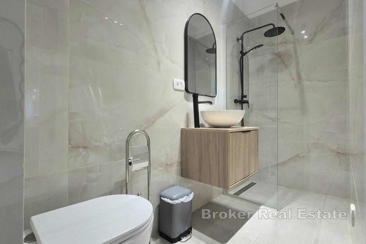 Toromsleilighet med hage