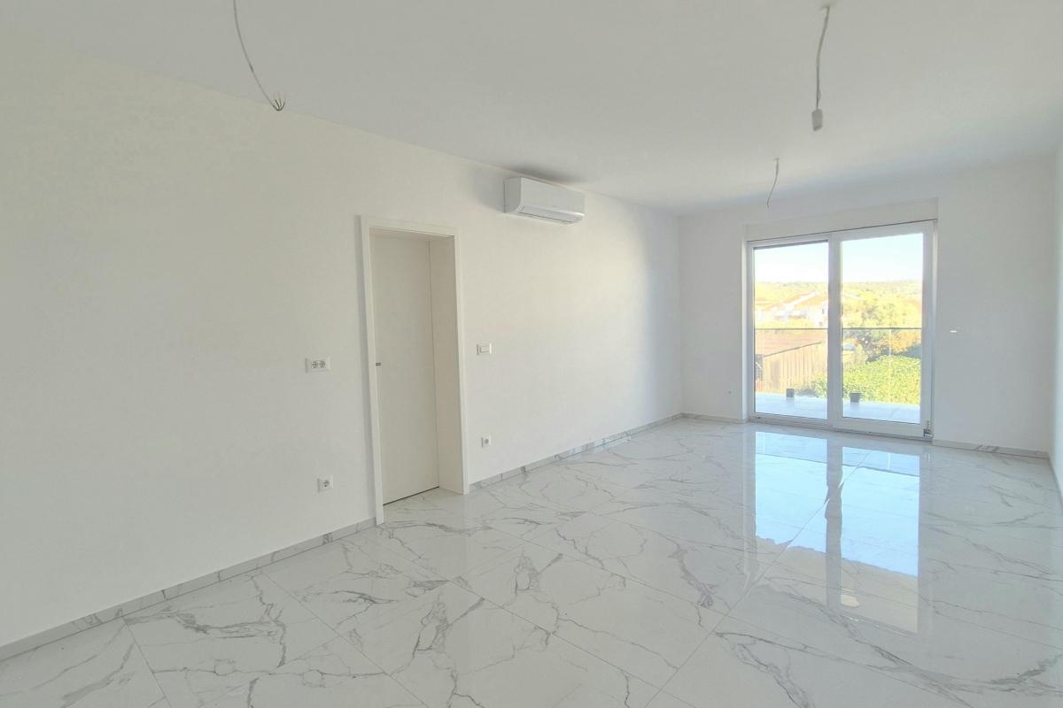 001-2049-115-Ciovo-Two-bedroom-apartment-in-a-new-building-for-sale