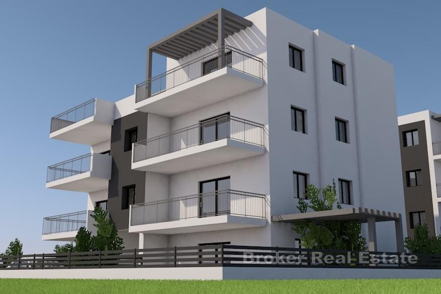 Tvårumslägenhet med trädgård och två parkeringsplatser