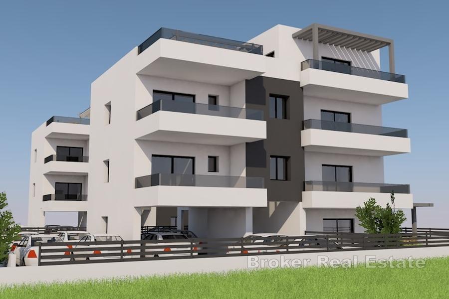 Tvårumslägenhet med trädgård och två parkeringsplatser