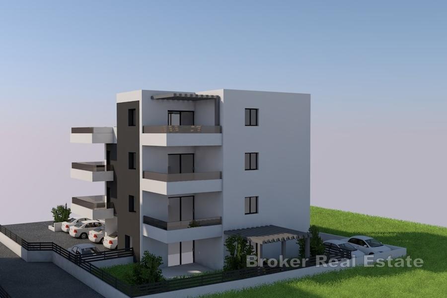 Appartamento con due camere da letto, giardino e due posti auto