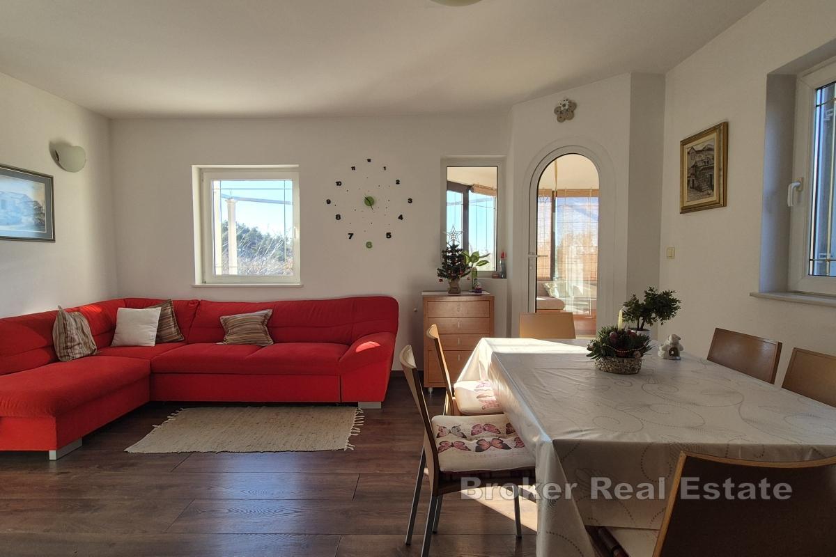 Maison avec vue sur mer et jardin