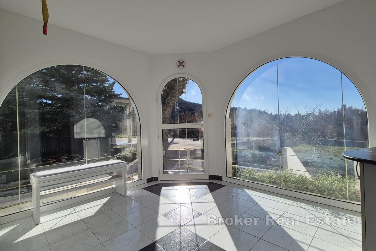 Casa con vista mare e giardino