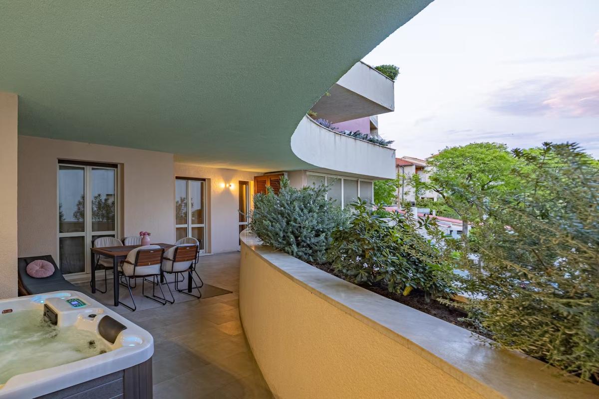 001-2047-119-Split-Bacvice-Furnished-three-bedroom-apartment-for-sale