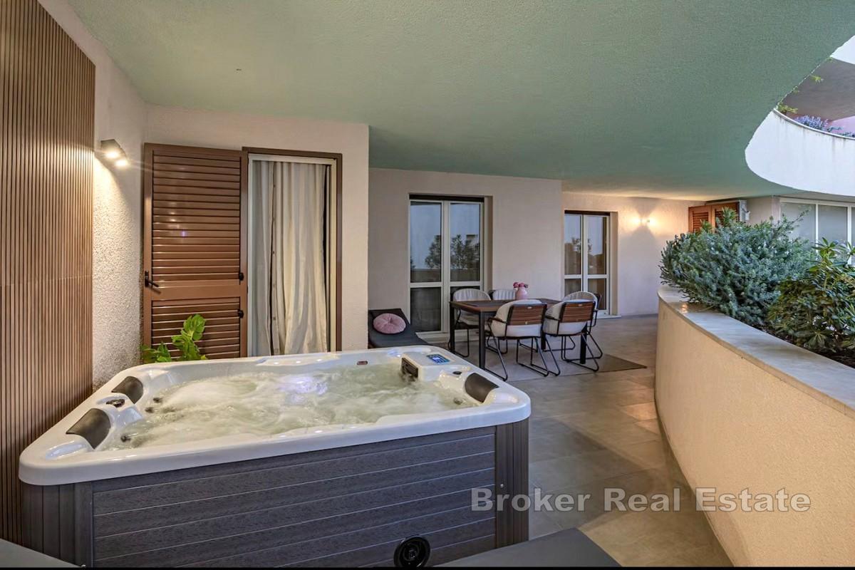 Меблированная трехкомнатная квартира в привлекательном месте