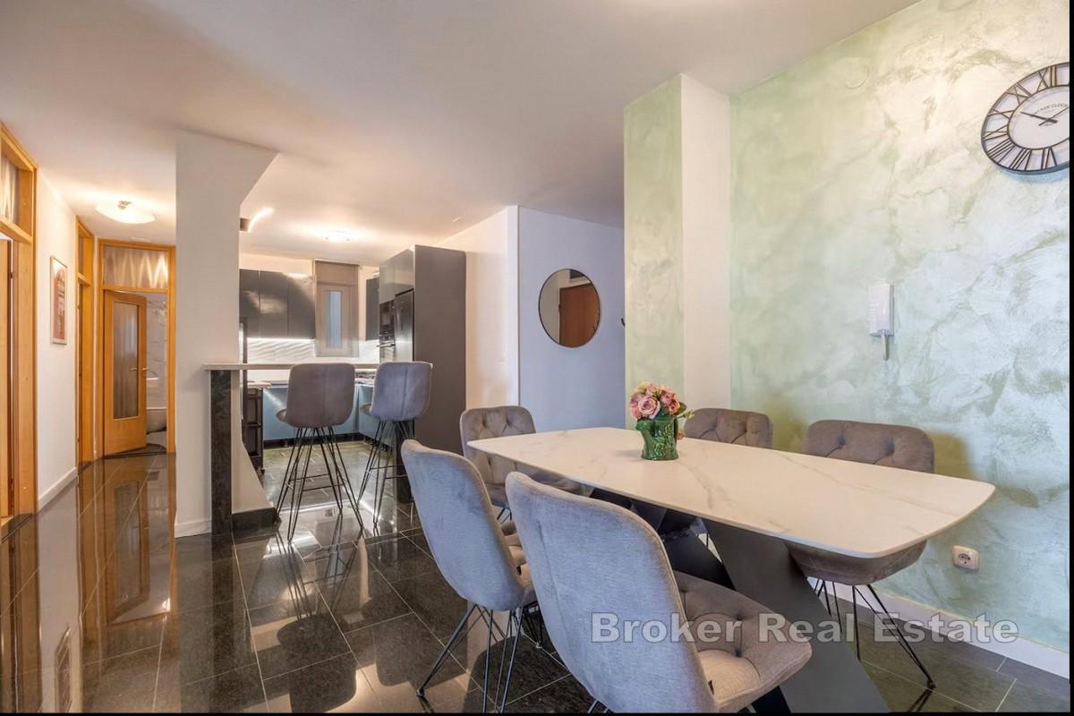 Меблированная трехкомнатная квартира в привлекательном месте