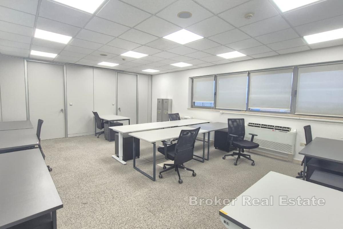 Espace de bureaux de 365 m² dans un immeuble commercial