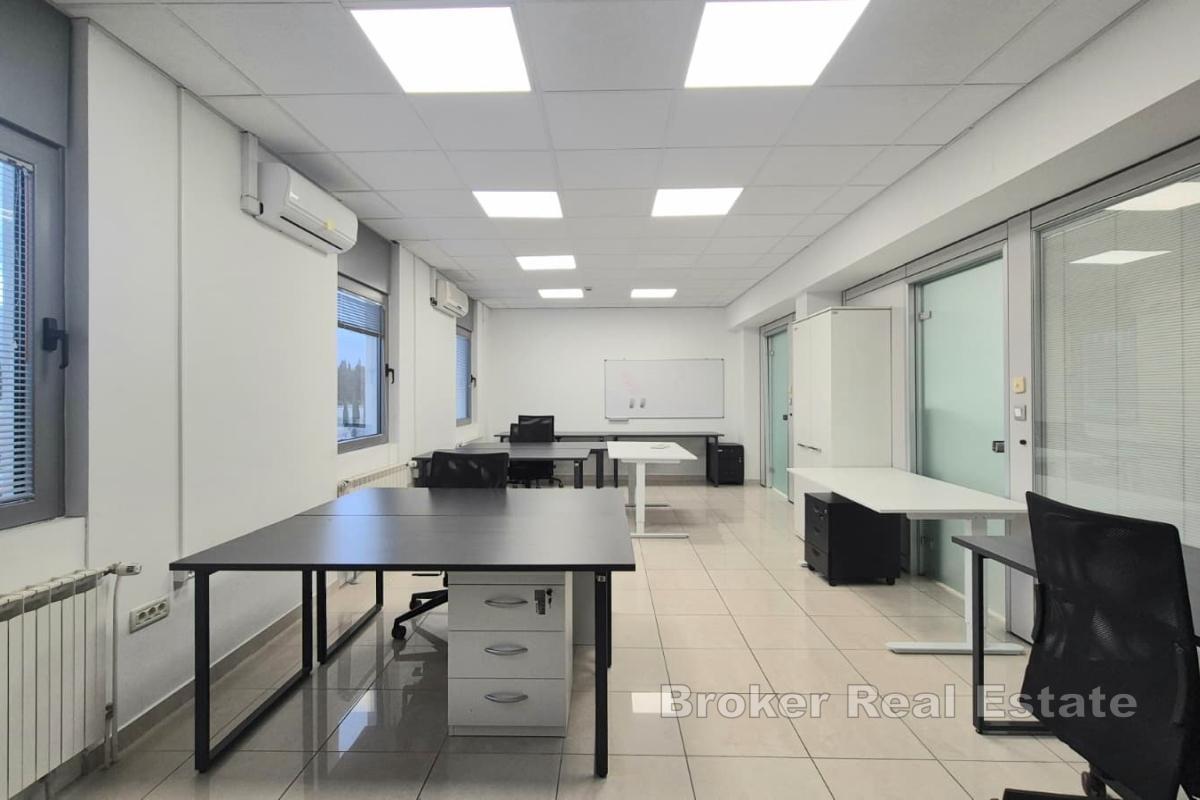 Kontorslokal på 365 m² i kommersiell byggnad