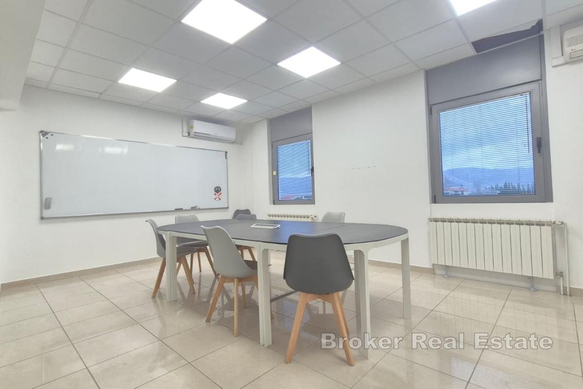 Kontorslokal på 365 m² i kommersiell byggnad