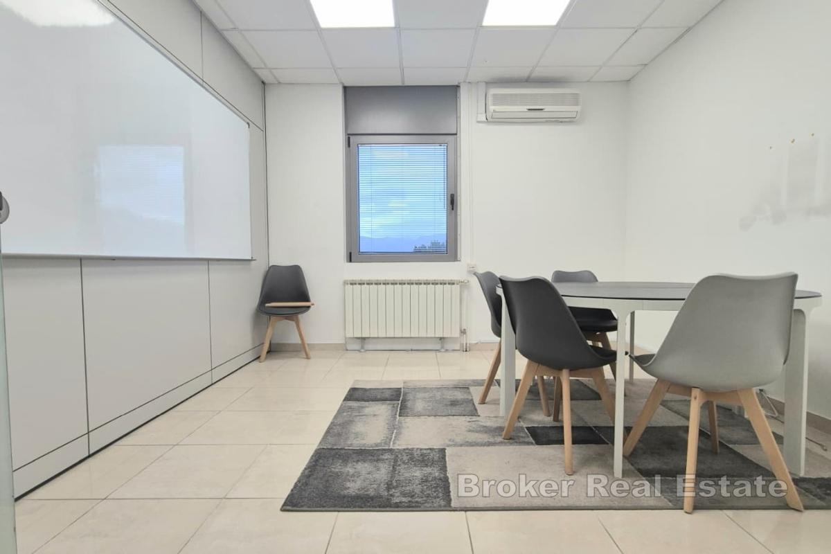 Kontorslokal på 365 m² i kommersiell byggnad