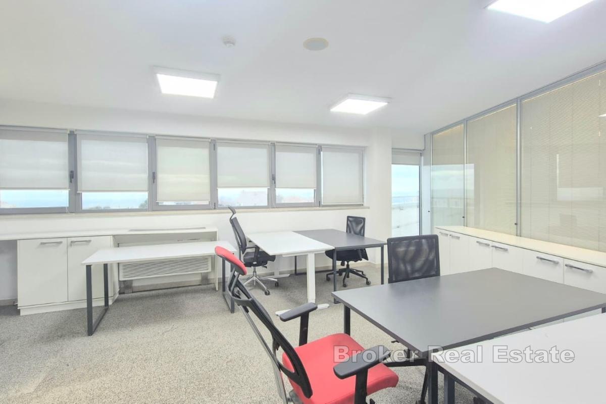 Espace de bureaux de 365 m² dans un immeuble commercial