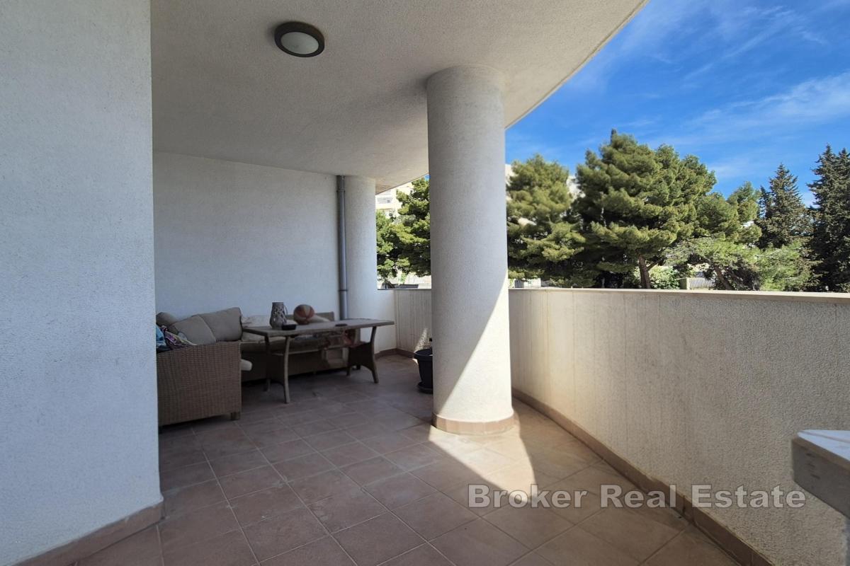 Stan s tri spavaće sobe i garažom