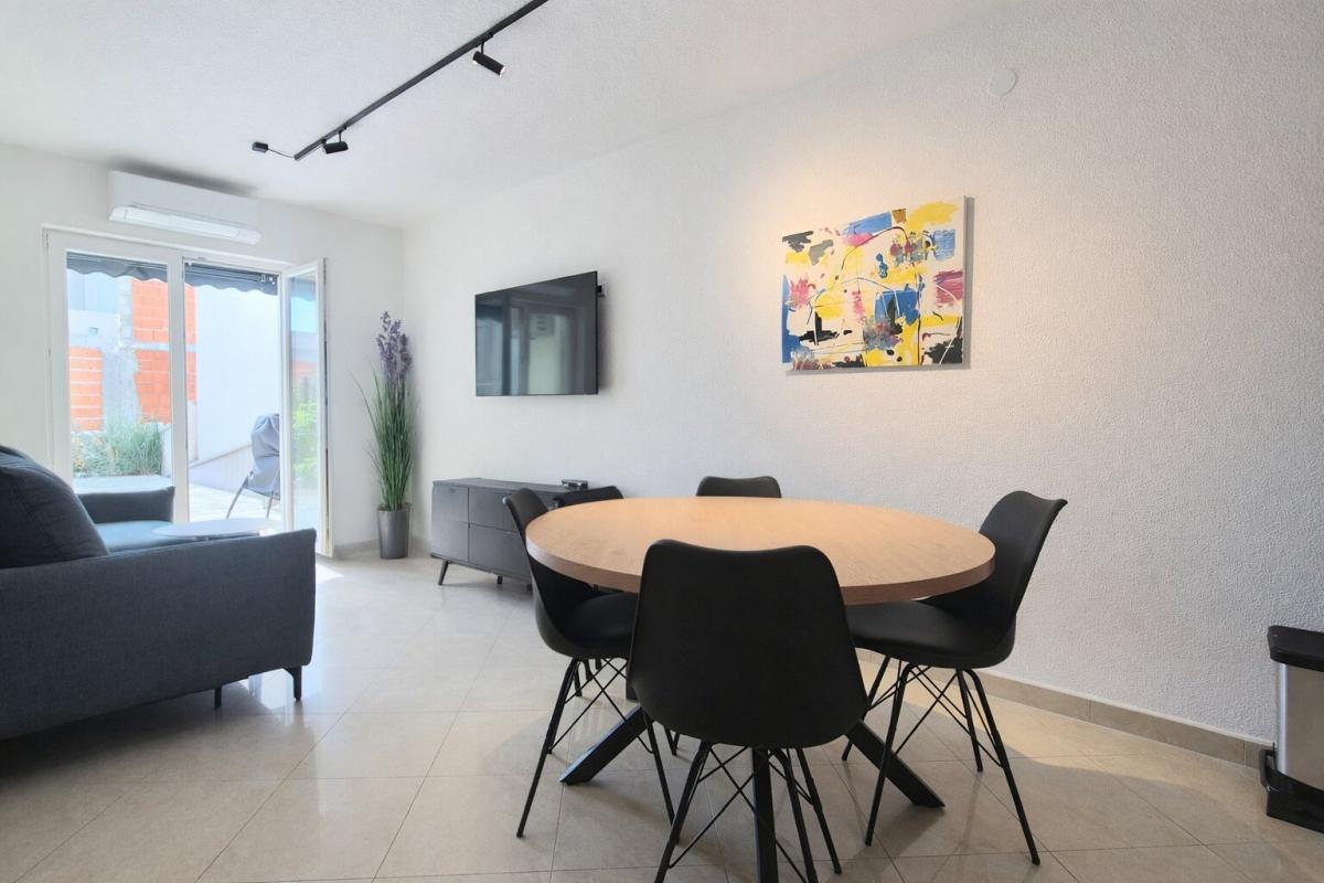 001-2047-128-Omis-Two-story-apartment-with-parking-for-sale