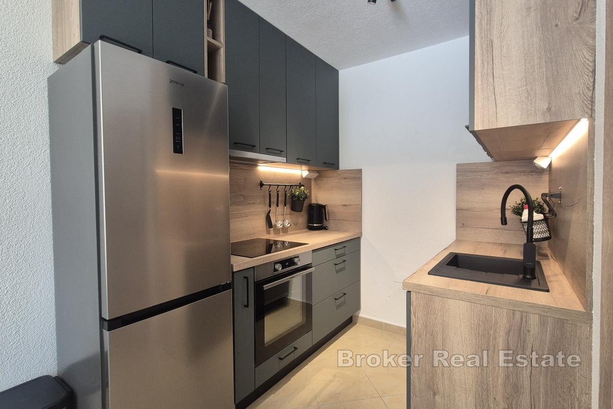 Appartamento con parcheggio e cortile vicino al mare