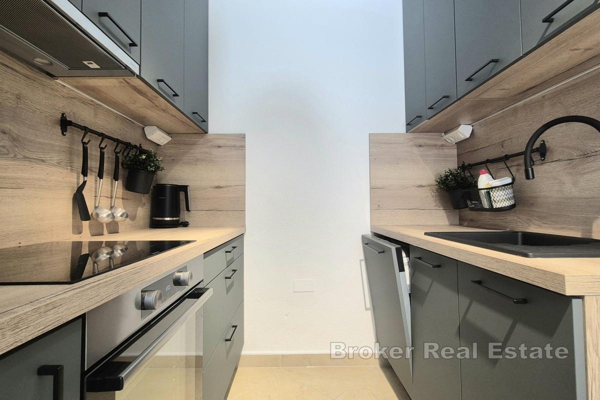 Appartamento con parcheggio e cortile vicino al mare