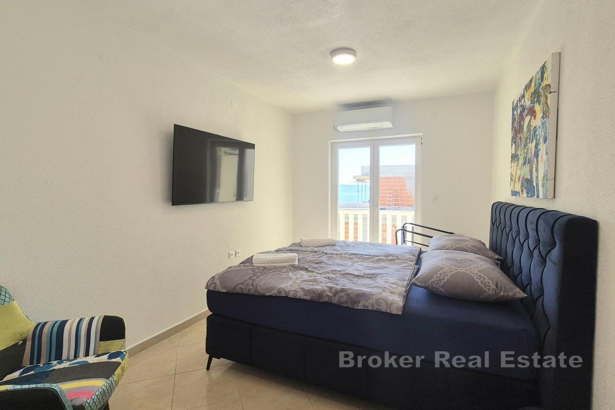 Appartamento con parcheggio e cortile vicino al mare