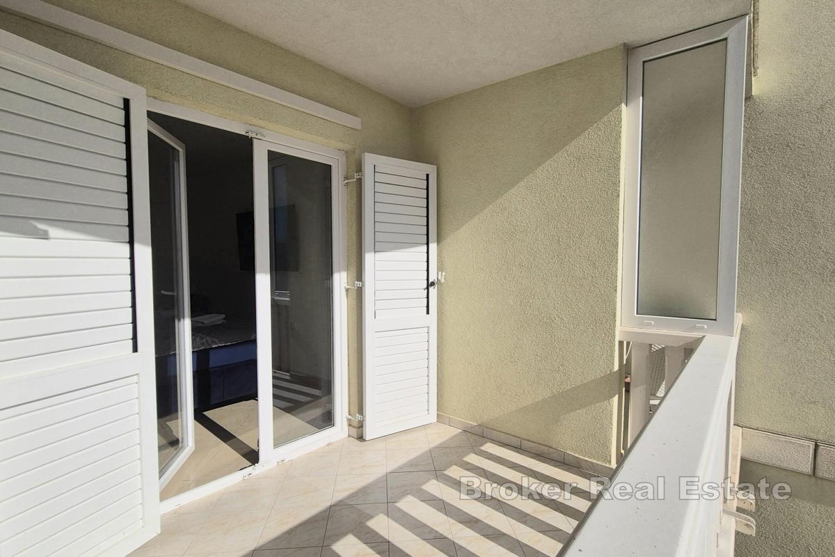 Appartamento con parcheggio e cortile vicino al mare