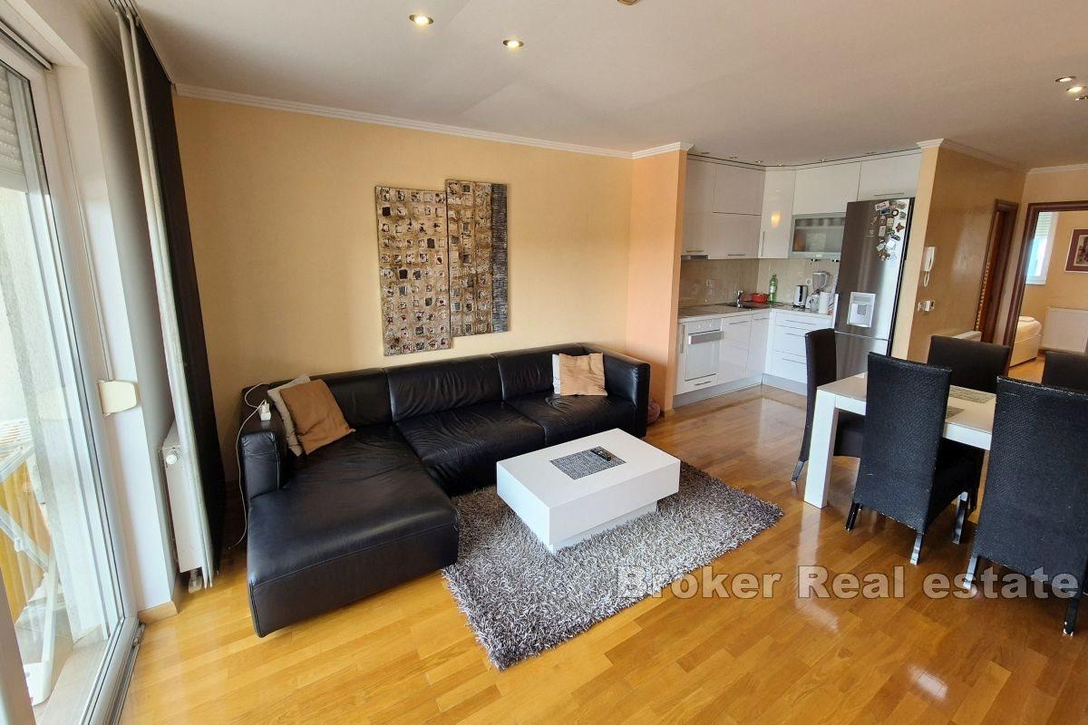 Zweistöckiges Apartment mit Meerblick