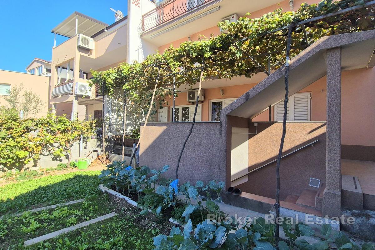 Casa con tre appartamenti e annessi