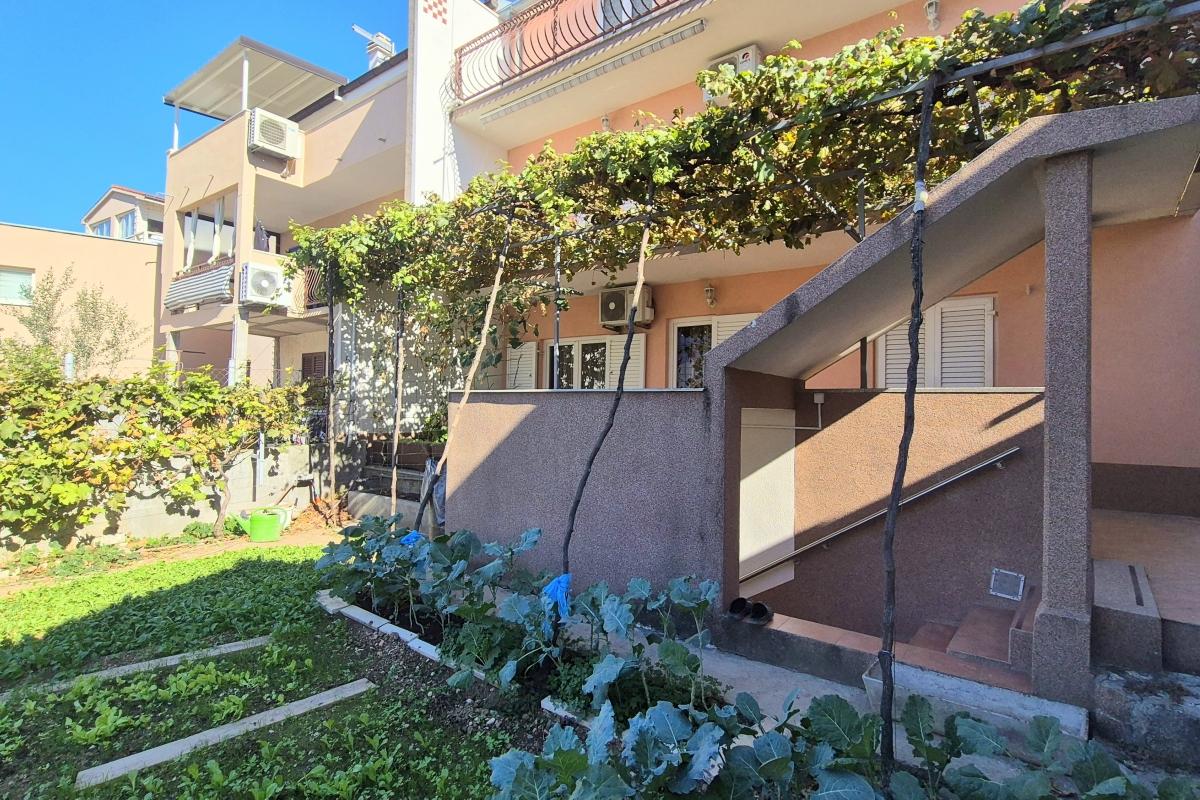 001-2047-131-Split-Mejasi-House-with-three-apartments-for-sale
