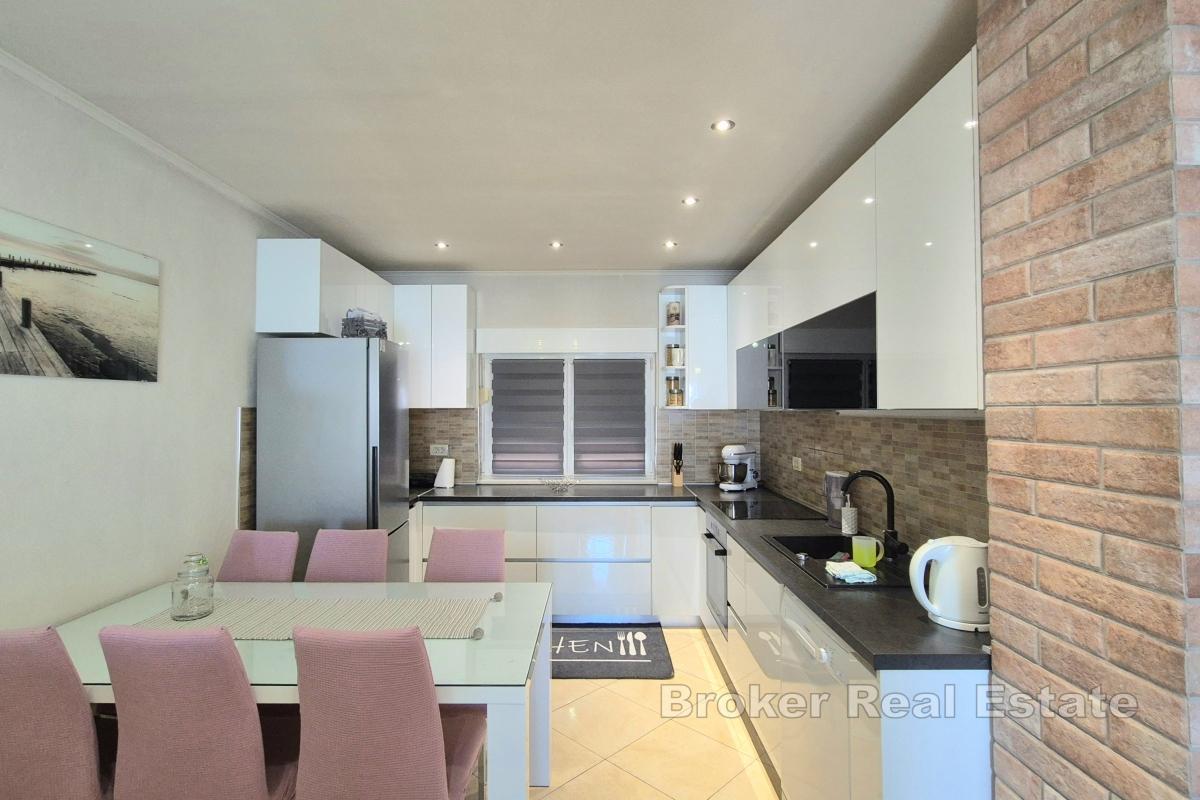 Casa con tre appartamenti e annessi