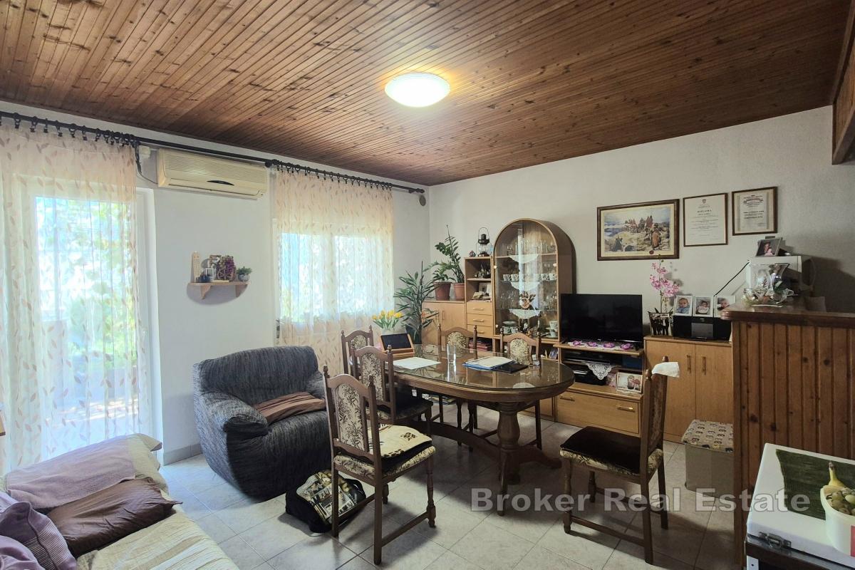 Casa con tre appartamenti e annessi