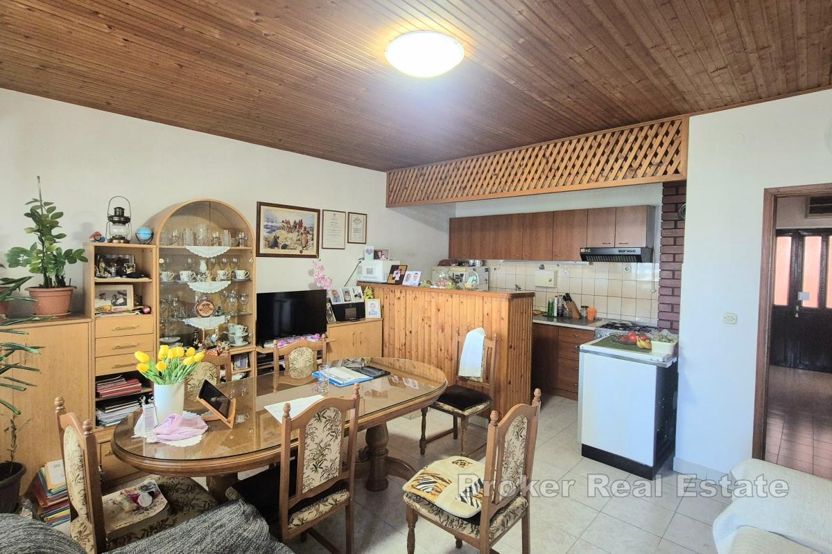 Casa con tre appartamenti e annessi
