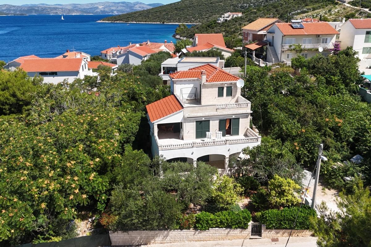001-2047-138-Solta-Detached-house-with-garden-and-a-sea-view-for-sale