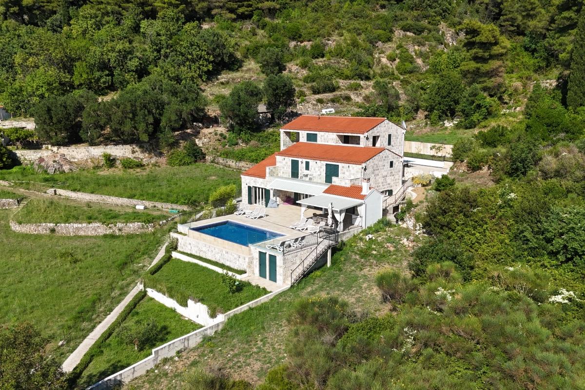 001-2047-140-Dubrovnik-Six-bedroom-villa-with-panoramic-sea-view-for-sale