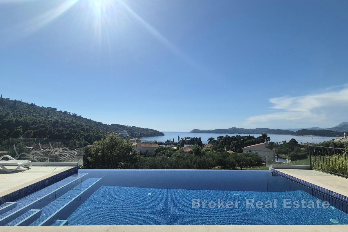 Villa mit sechs Schlafzimmern und Panoramablick aufs Meer