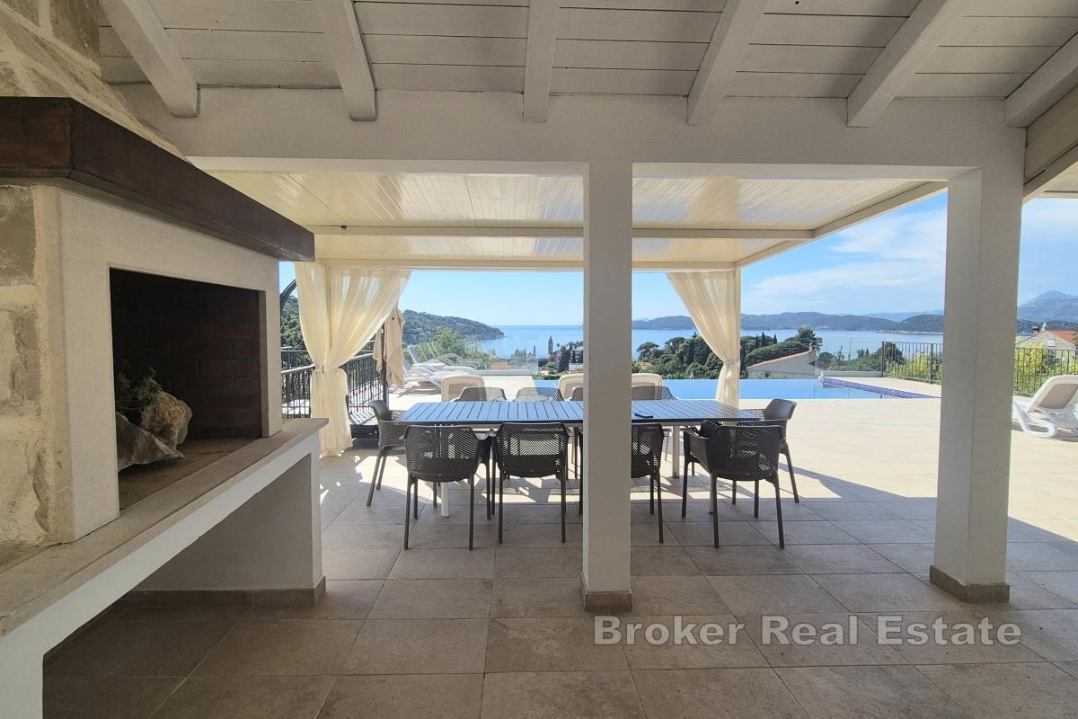 Villa mit sechs Schlafzimmern und Panoramablick aufs Meer