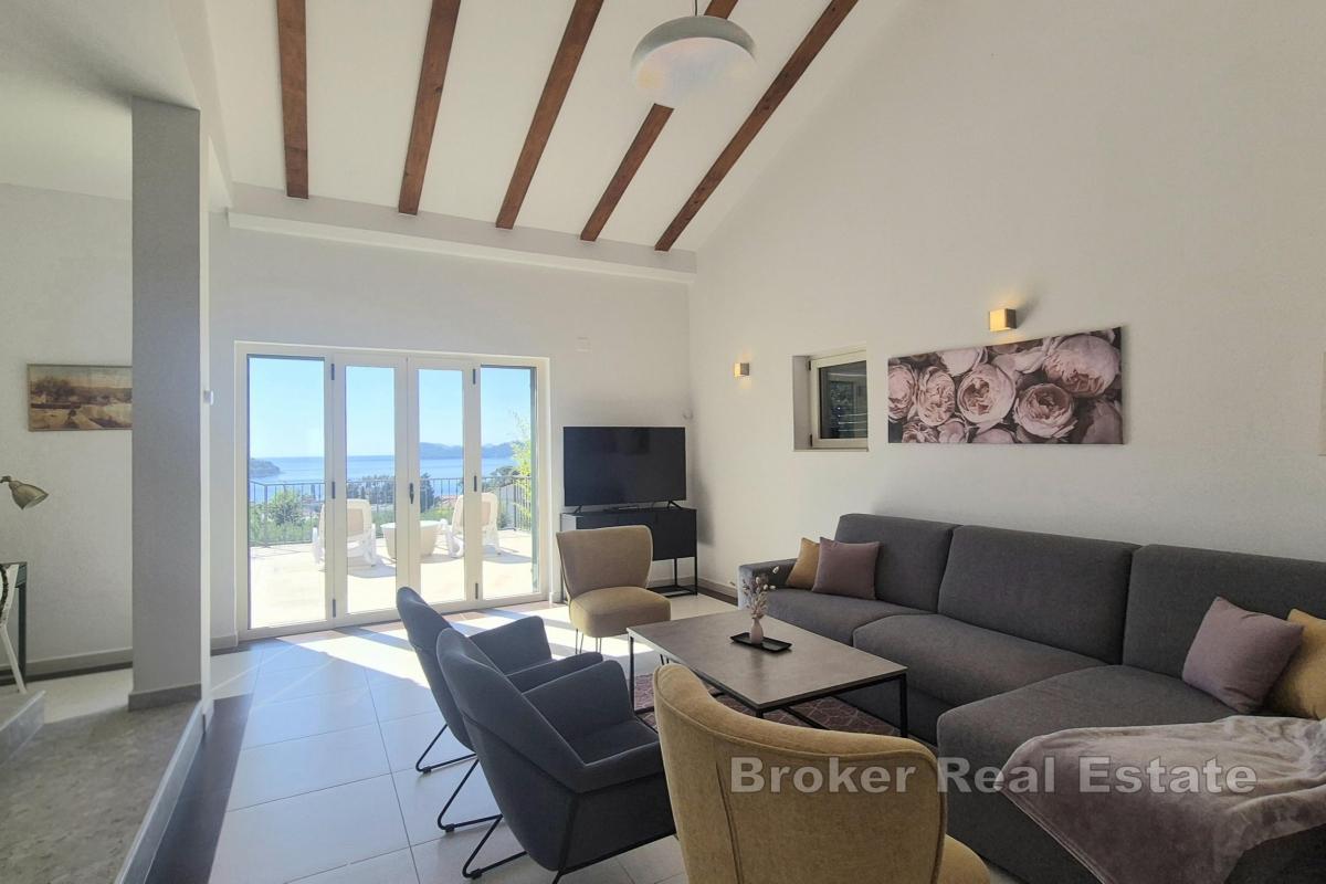 Villa mit sechs Schlafzimmern und Panoramablick aufs Meer