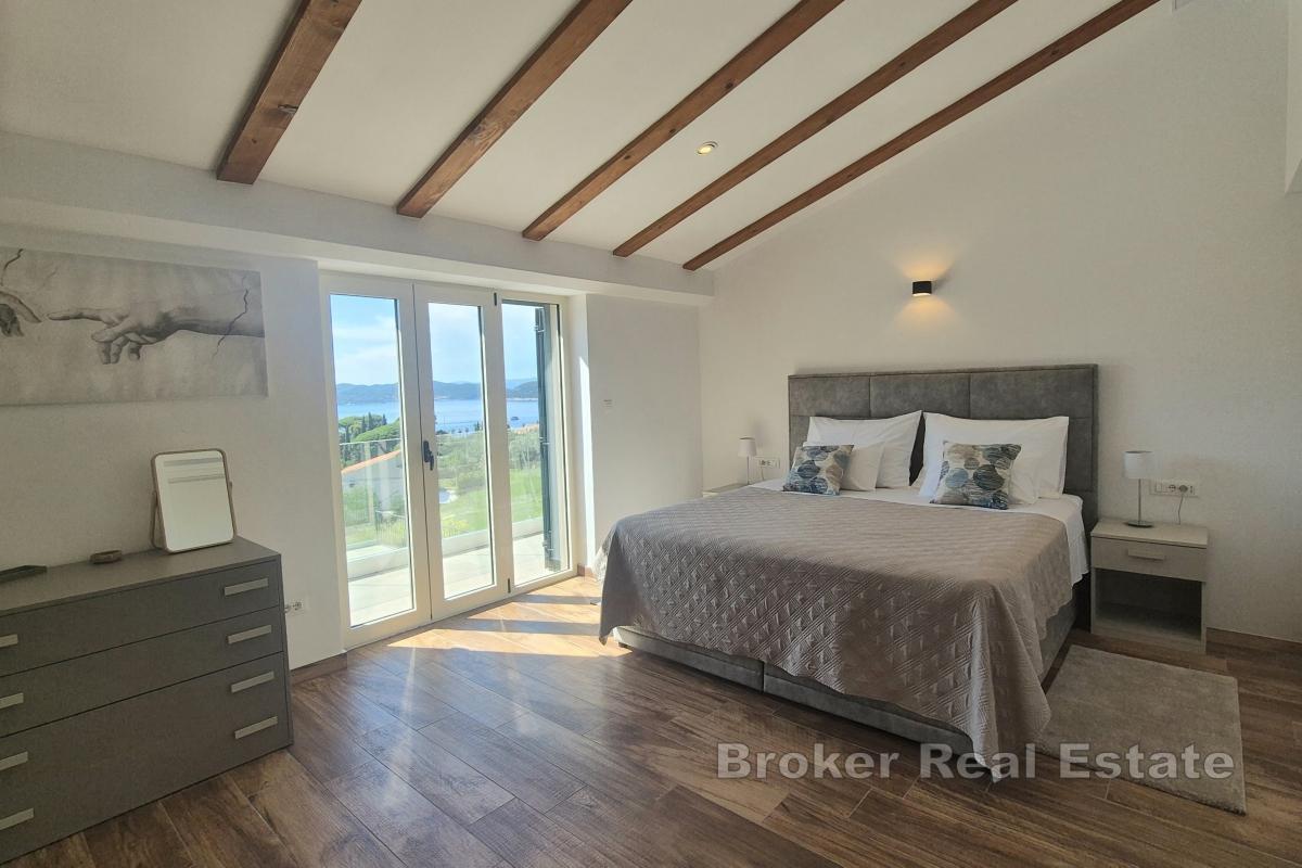 Villa mit sechs Schlafzimmern und Panoramablick aufs Meer
