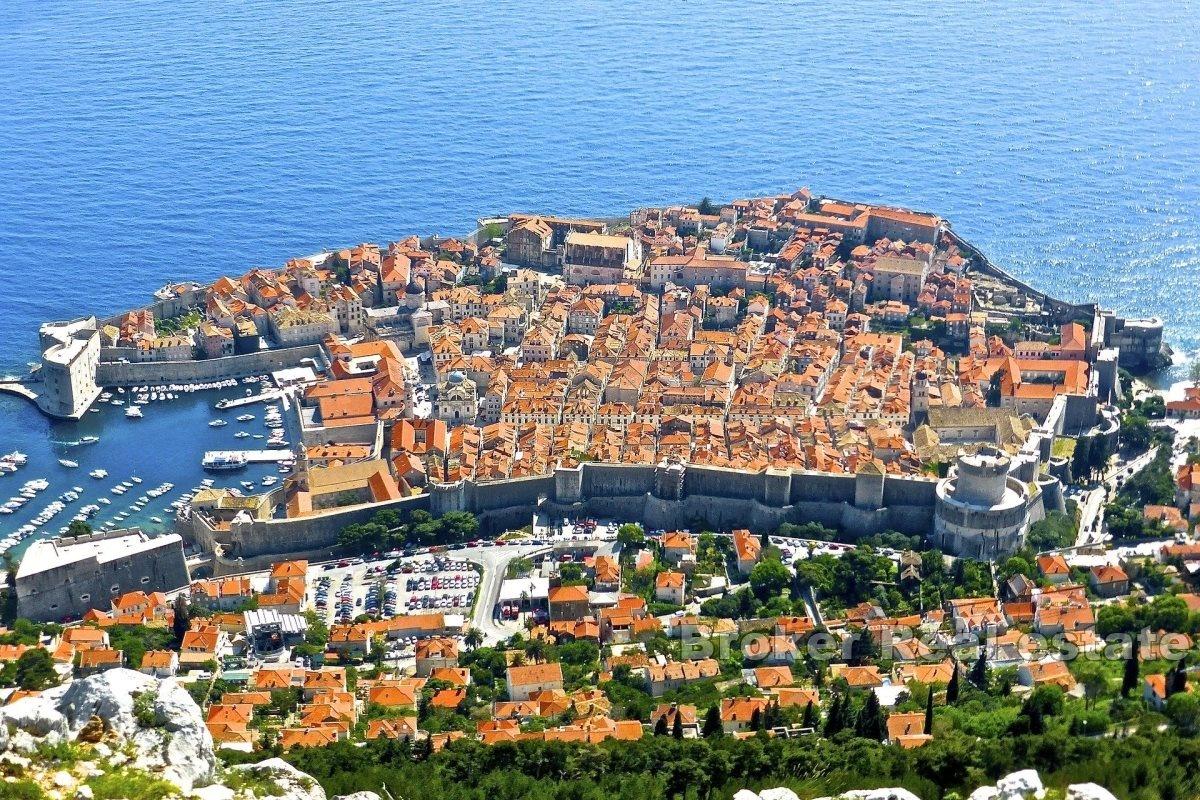 Luxury apartment within the city walls of the old town