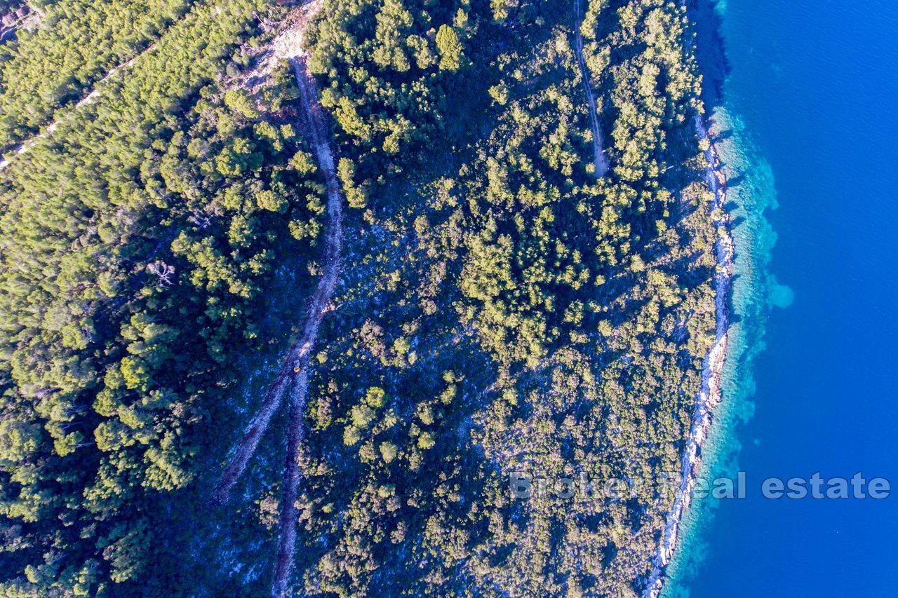 Stavební pozemek u moře, na prodej.