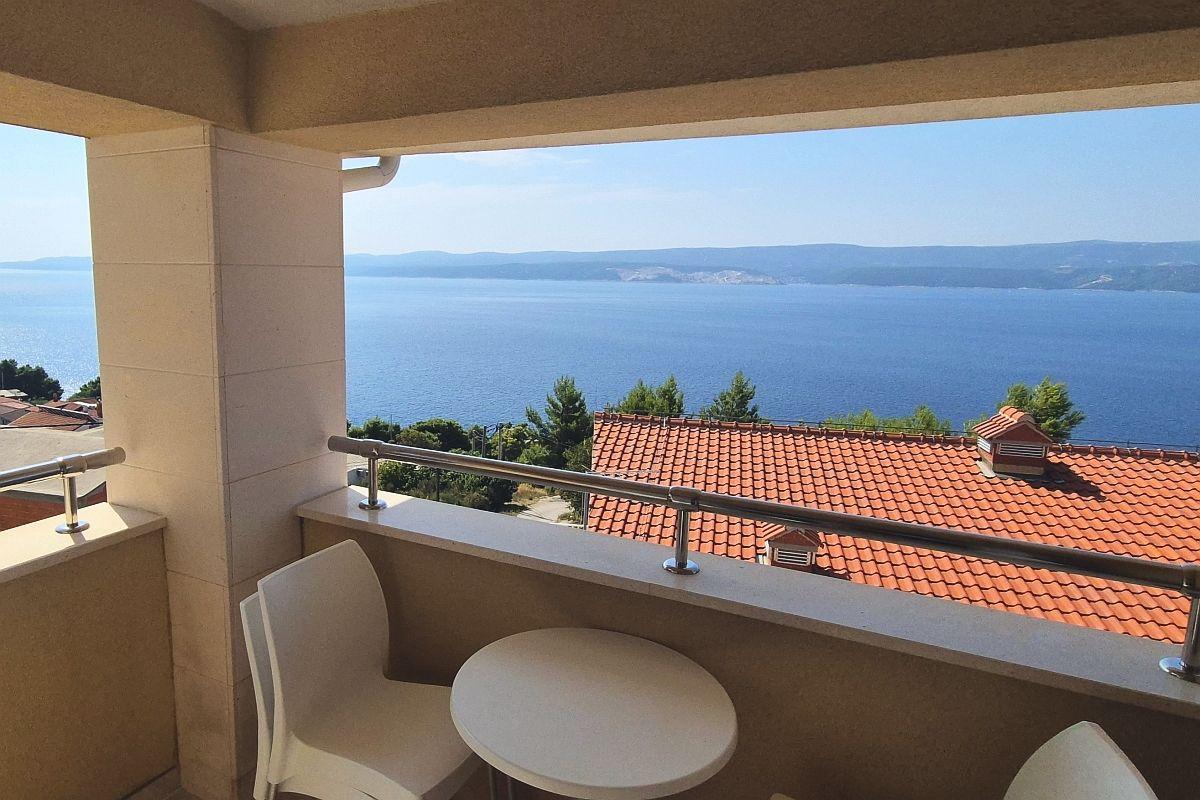 01-2047-21-Rogoznica-Apartment-house-near-the-sea-view-sale