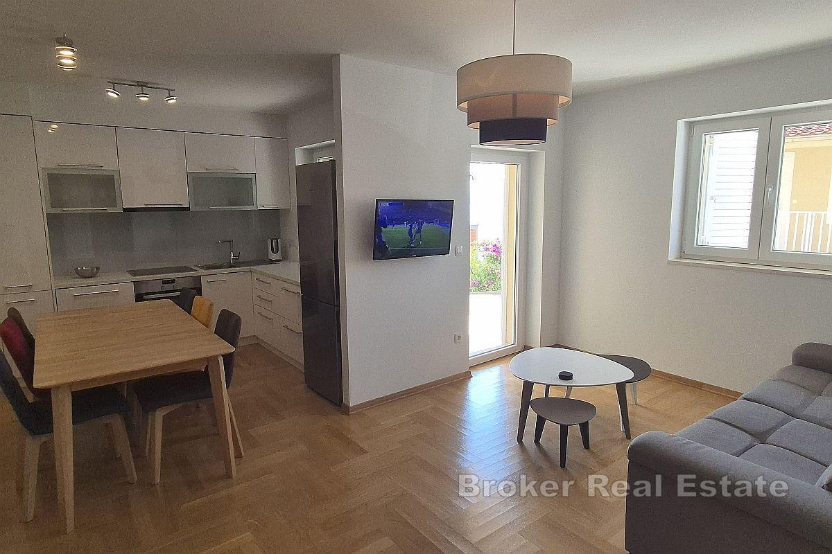 Kuća sa sedam apartmana i pogledom na more