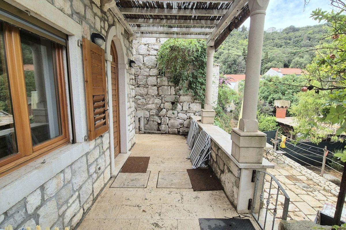01-2047-23-Lastovo-Stone-house-near-the-sea-for-sale
