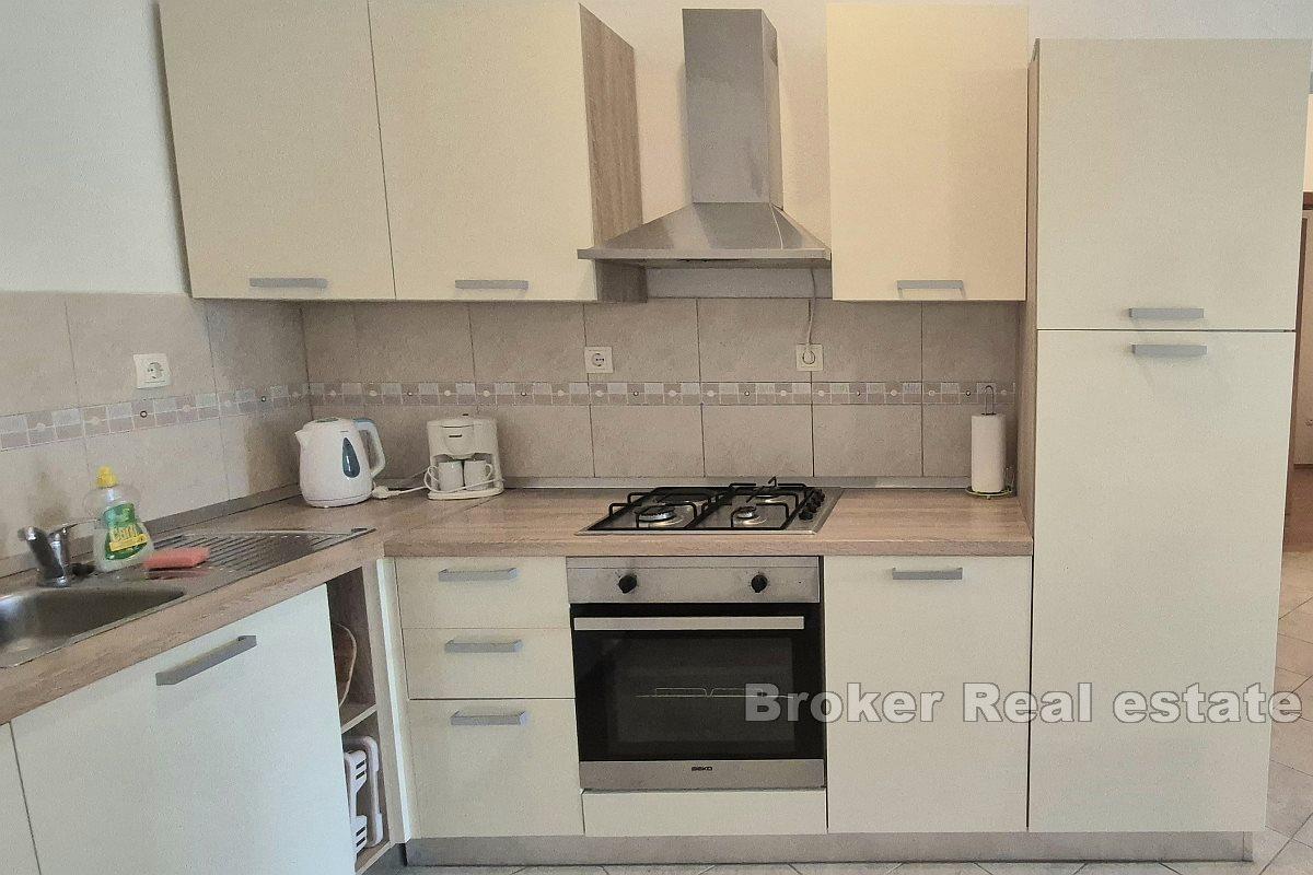 Moderne leilighet nær sjøen