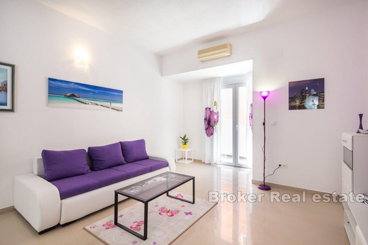 Atrakcyjny apartament z basenem
