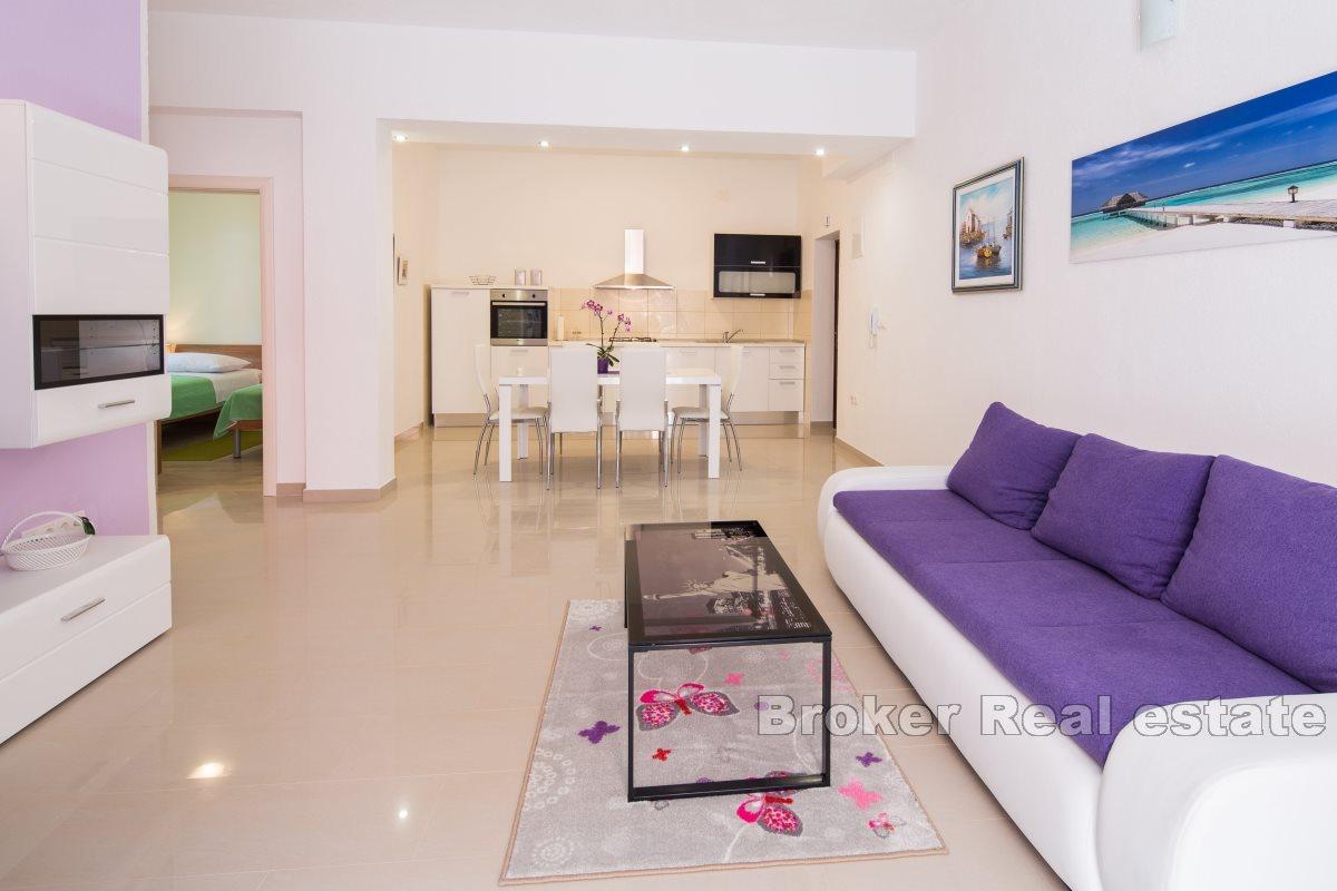 Atrakcyjny apartament z basenem