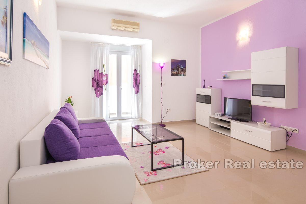 Atrakcyjny apartament z basenem