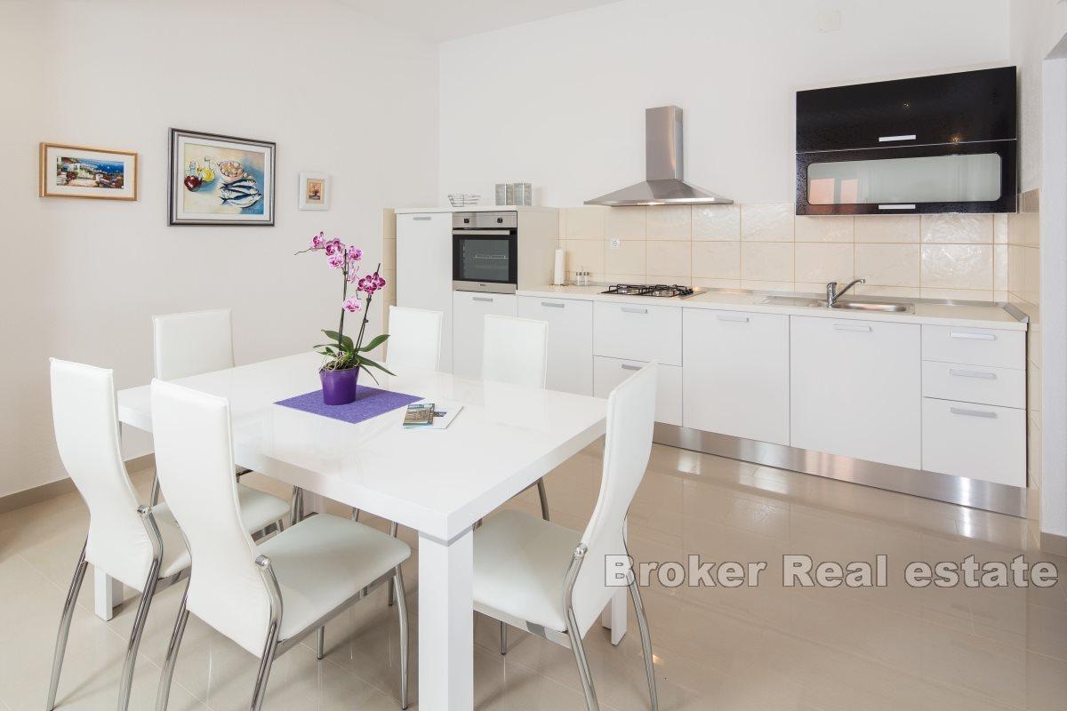 Atrakcyjny apartament z basenem