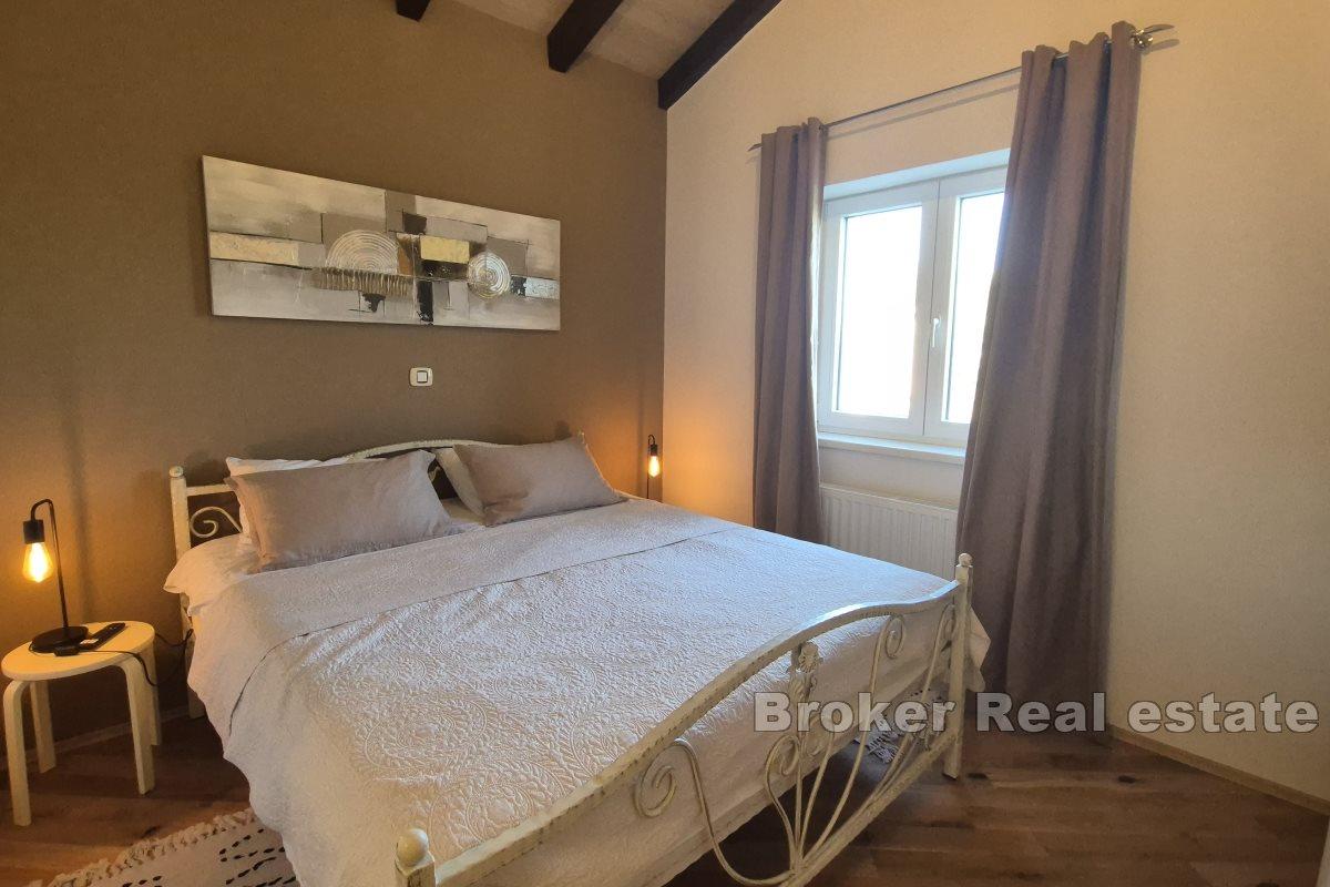 Moderna vila s bazenom