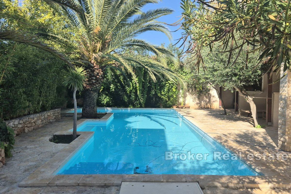 Immeuble avec piscine et sauna