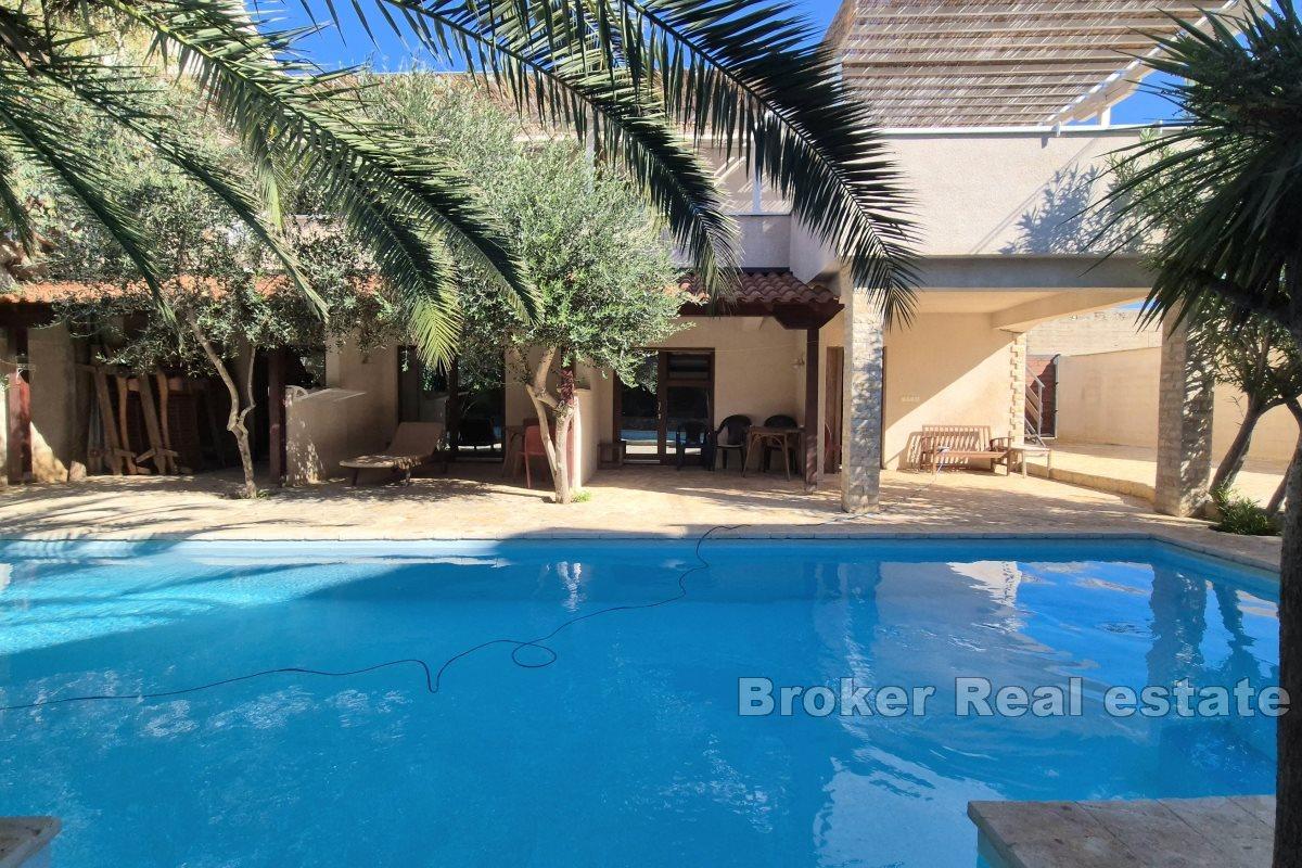 Immeuble avec piscine et sauna