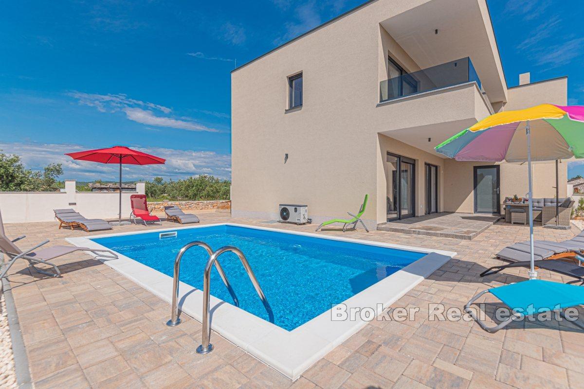 Vila s bazenom