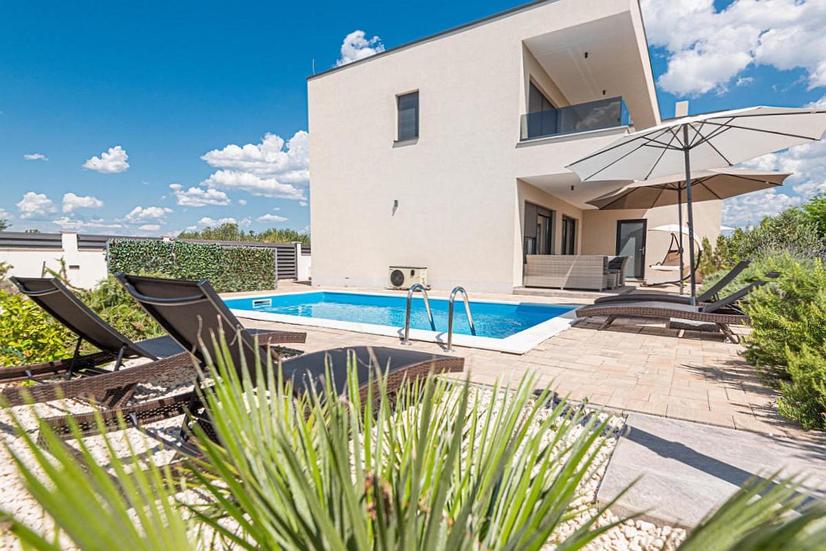 001-2047-36-Sibenik-Villa-with-swimming-pool-for-sale