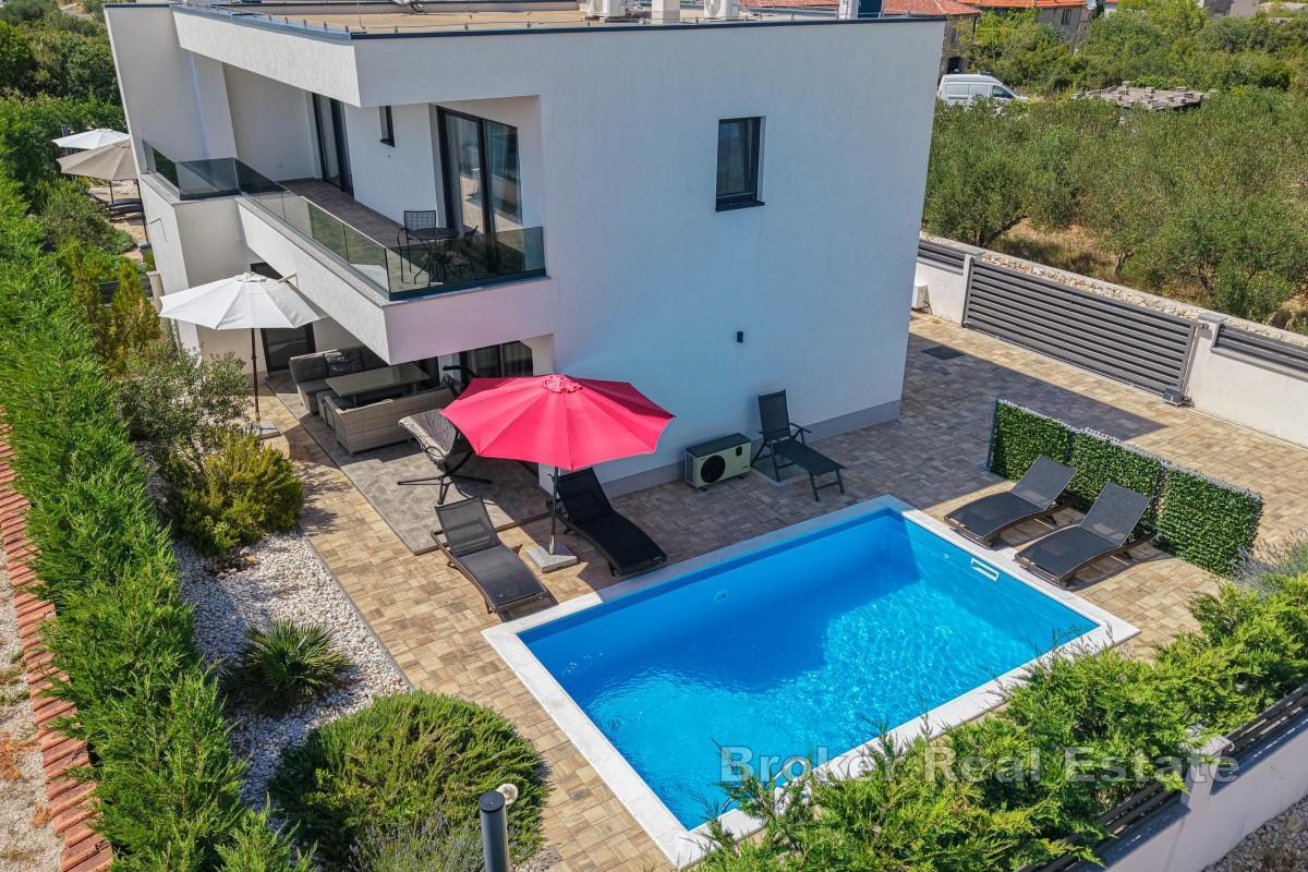Vila s bazenom